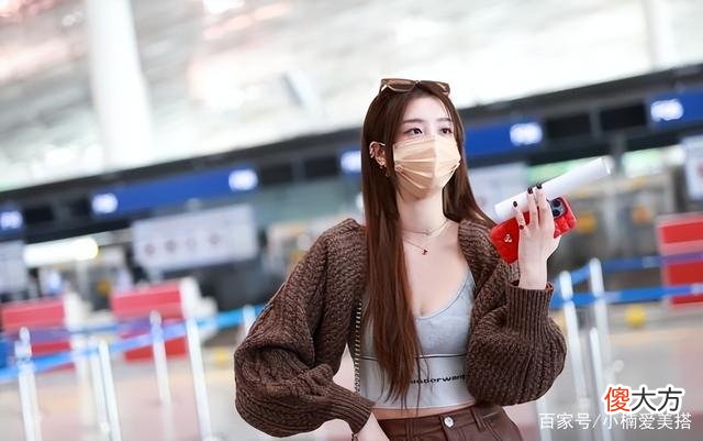 【时尚一点】赵小棠不愧是女团成员，穿着“短一截”的针织背心
