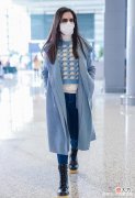 【时尚一点】李若彤的叠穿造型如何去展现？