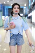 【时尚一点】女明星陈小纭的t恤造型如何穿搭？