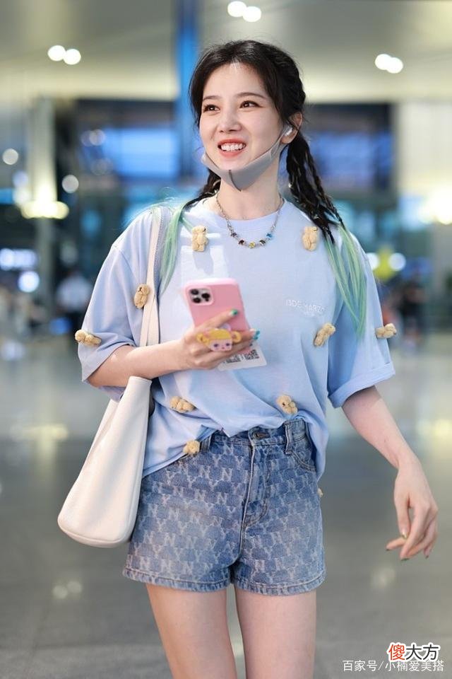 【时尚一点】女明星陈小纭的t恤造型如何穿搭？
