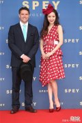 【就爱时尚】红色服装如何搭配才能让自己的形象更加高级？
