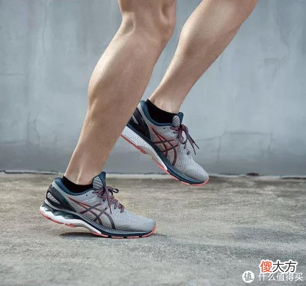 【时尚一点】618值得买的亚瑟士跑鞋，京东、天猫、唯品会三大平台价格对比推荐！