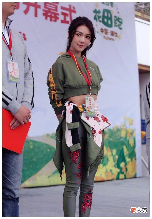 【时尚一点】薛凯琪的衣服真的很简单，但细节上的心机一转也不少