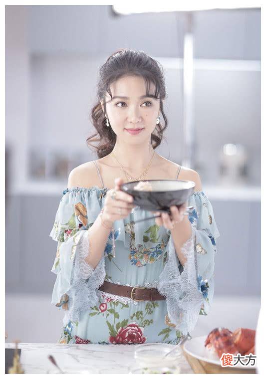 【时尚一点】薛凯琪的衣服真的很简单，但细节上的心机一转也不少