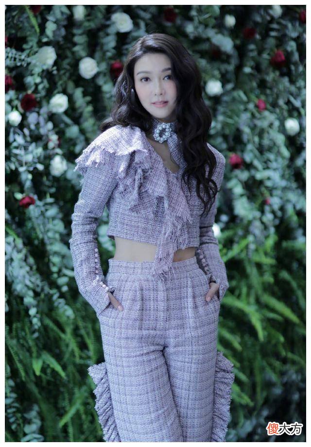 【时尚一点】薛凯琪的衣服真的很简单，但细节上的心机一转也不少