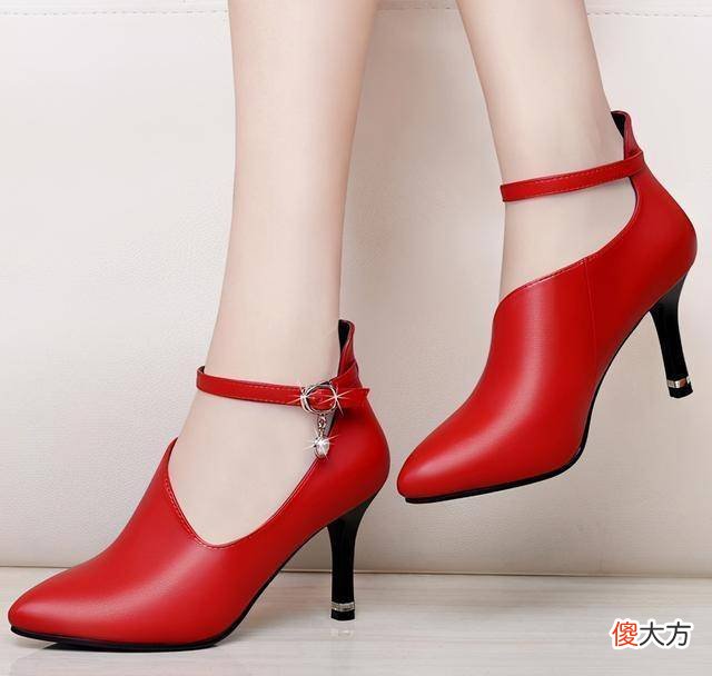 【时尚一点】尖头一字带高跟鞋，舒适百搭显高挑身材，穿起来更有女人味