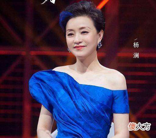 【就爱时尚】杨澜身高一米六七，与女排姑娘合影却变成了小矮人