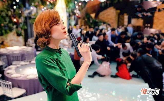 【就爱时尚】孙俪新剧旗袍打扮大突破，换上卷发红唇美妆