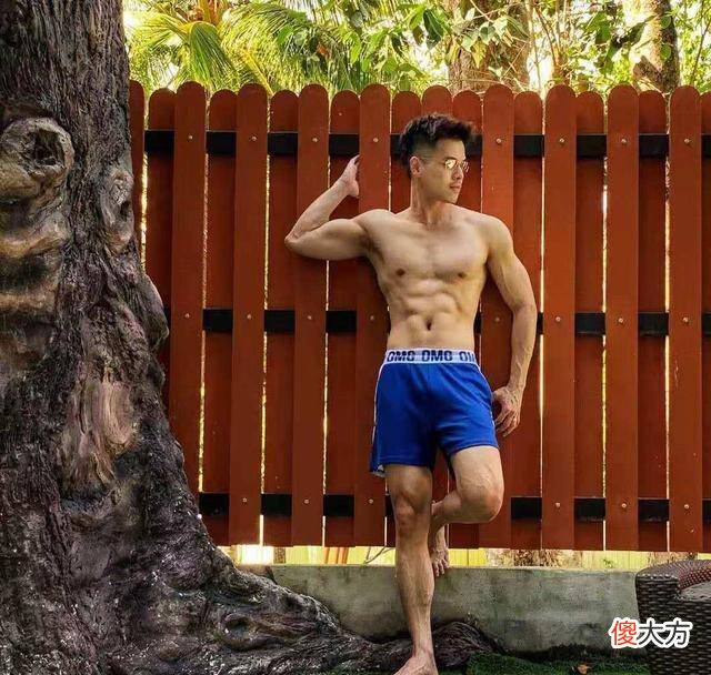【时尚一点】90后肌肉型男，穿大裤衩拍写真，男友力爆棚