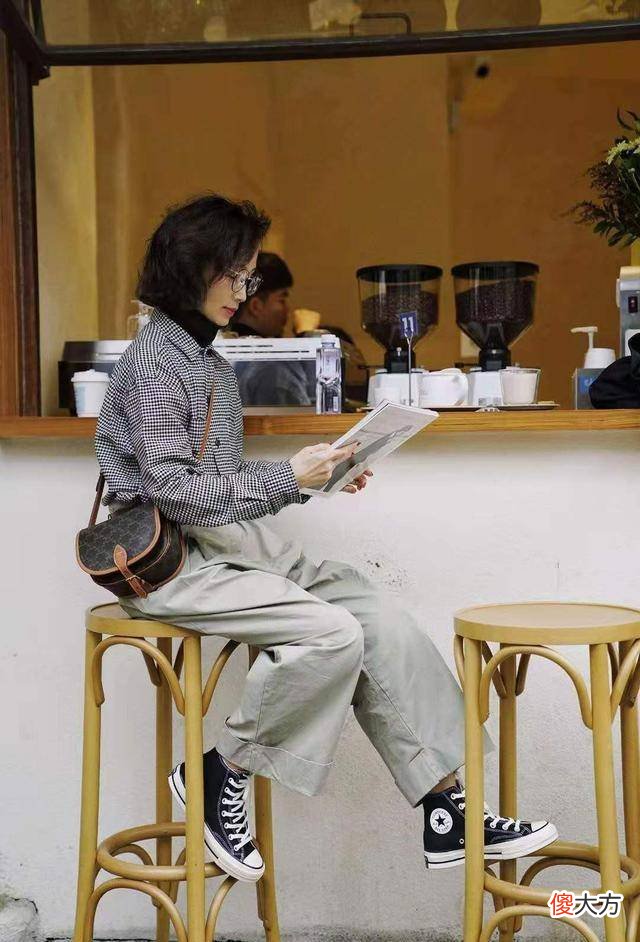 【时尚一点】两位“大龄奶奶”在穿搭上彰显出自己的风格，展现时尚感