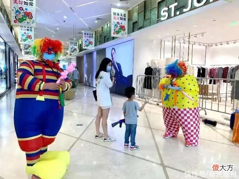 【就爱时尚】上海各大商圈回来啦！送鲜花、送气球，名表化妆品热销
