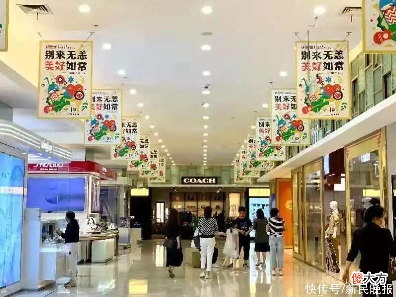 【就爱时尚】上海各大商圈回来啦！送鲜花、送气球，名表化妆品热销