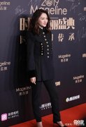 【就爱时尚】黑色西服套装如何提升自身的气场？