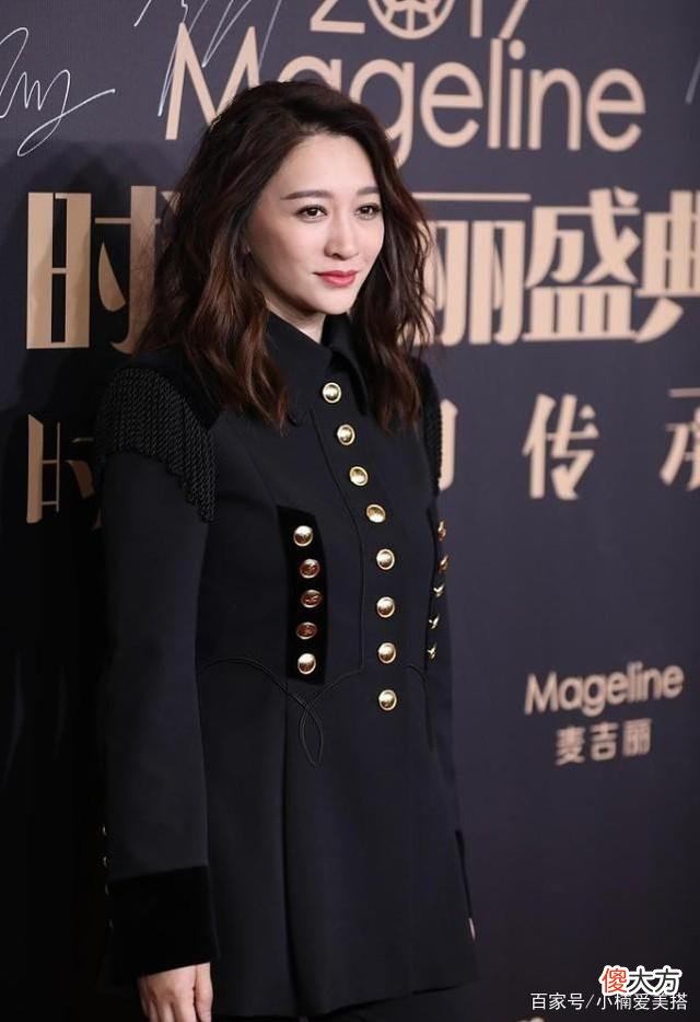 【就爱时尚】黑色西服套装如何提升自身的气场？