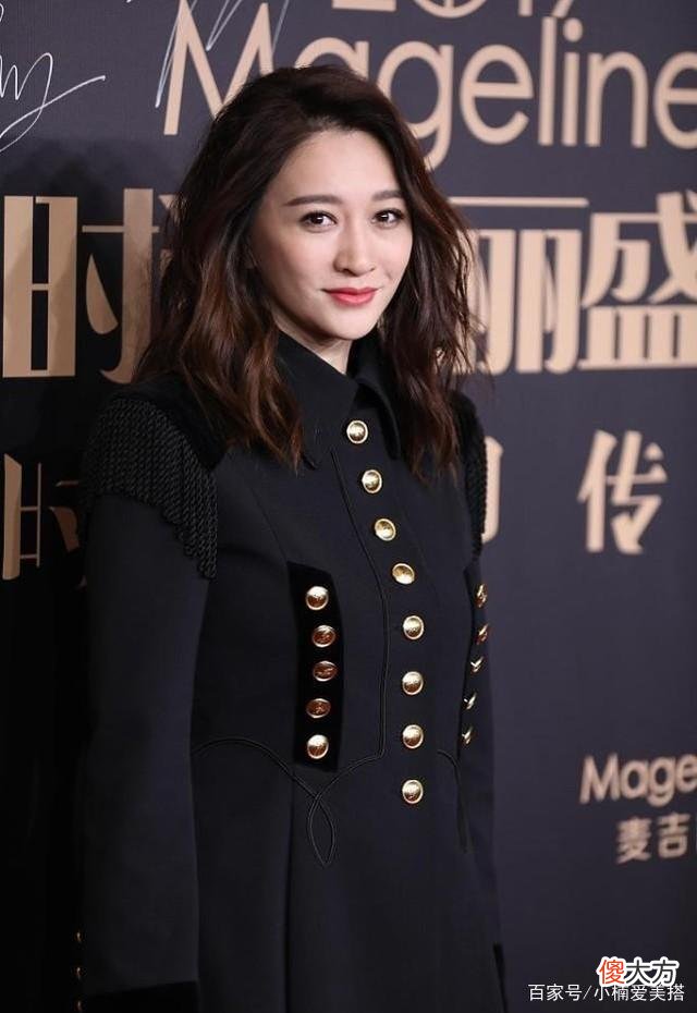 【就爱时尚】黑色西服套装如何提升自身的气场？