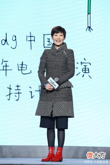 【就爱时尚】中年女人穿什么样的衣服合适？