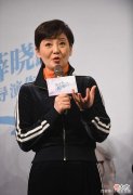 【就爱时尚】中年女人穿什么样的衣服合适？
