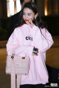 【就爱时尚】女明星卫衣造型借鉴，杨颖的卫衣造型更具活力感