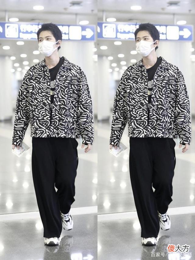 【就爱时尚】陈学冬的印花服装选择黑白涂鸦外套，男士们穿衣也能带点花