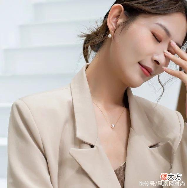 【时尚一点】跟《戴珍珠耳环的少女》学搭配，把珍珠带出灵动和少女感