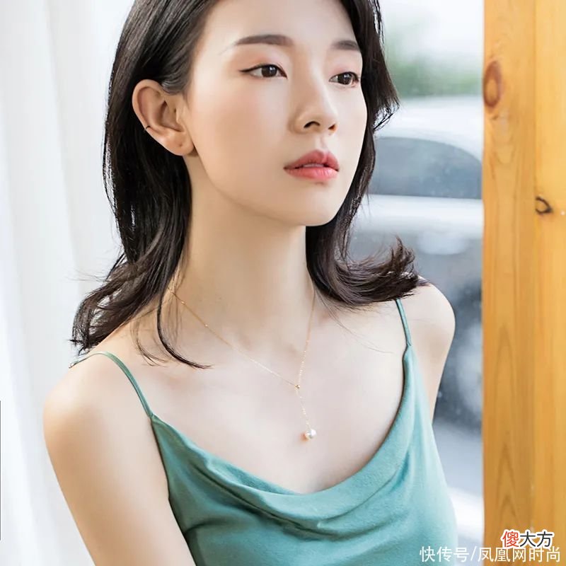 【时尚一点】跟《戴珍珠耳环的少女》学搭配，把珍珠带出灵动和少女感