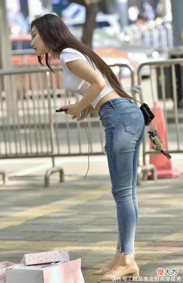 【就爱时尚】正点靓女穿搭紧身牛仔裤 性感迷人 街拍美图合集分享展示