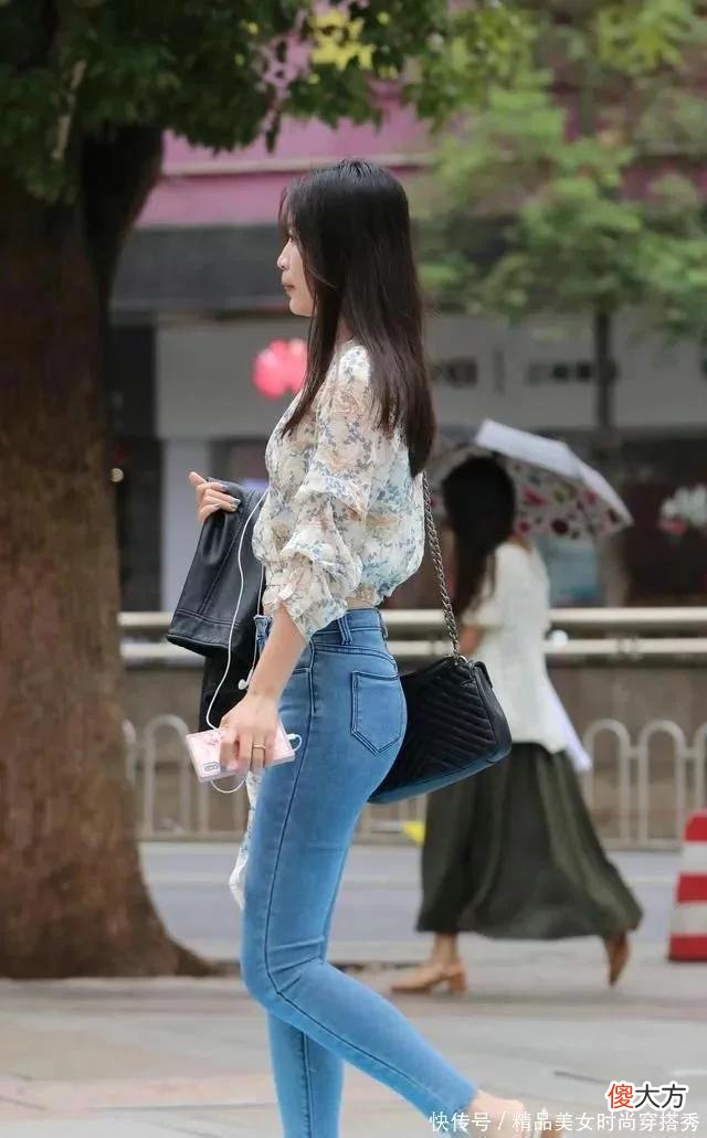 【就爱时尚】正点靓女穿搭紧身牛仔裤 性感迷人 街拍美图合集分享展示
