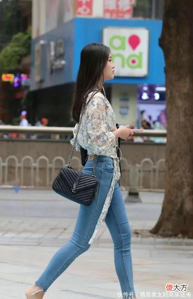 【就爱时尚】正点靓女穿搭紧身牛仔裤 性感迷人 街拍美图合集分享展示
