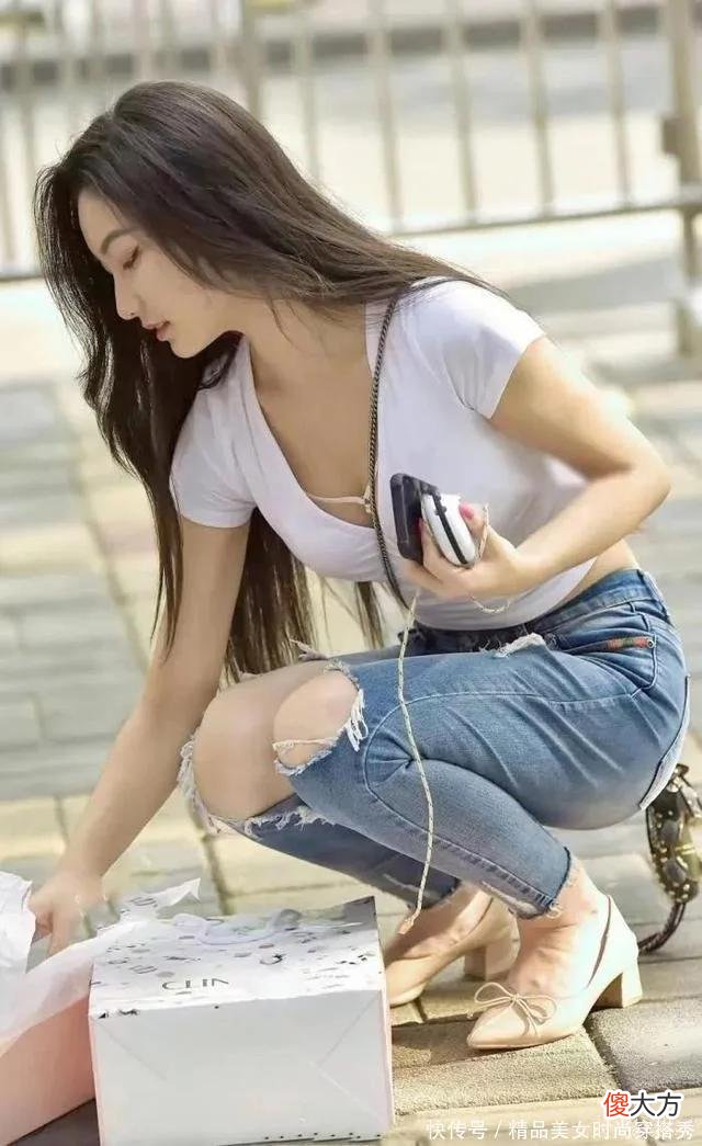 【就爱时尚】正点靓女穿搭紧身牛仔裤 性感迷人 街拍美图合集分享展示