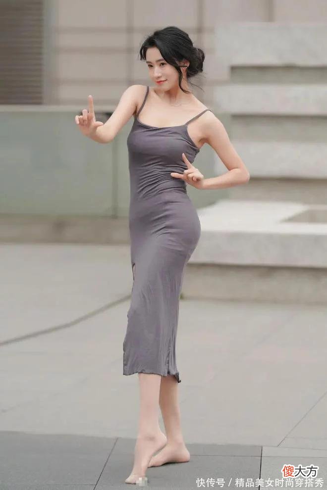 【时尚一点】连衣裙搭配披肩发，美成初恋时的模样