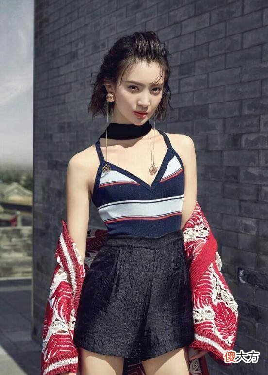 【时尚一点】金晨吊带装真是美炸了，吊带装真是美炸了