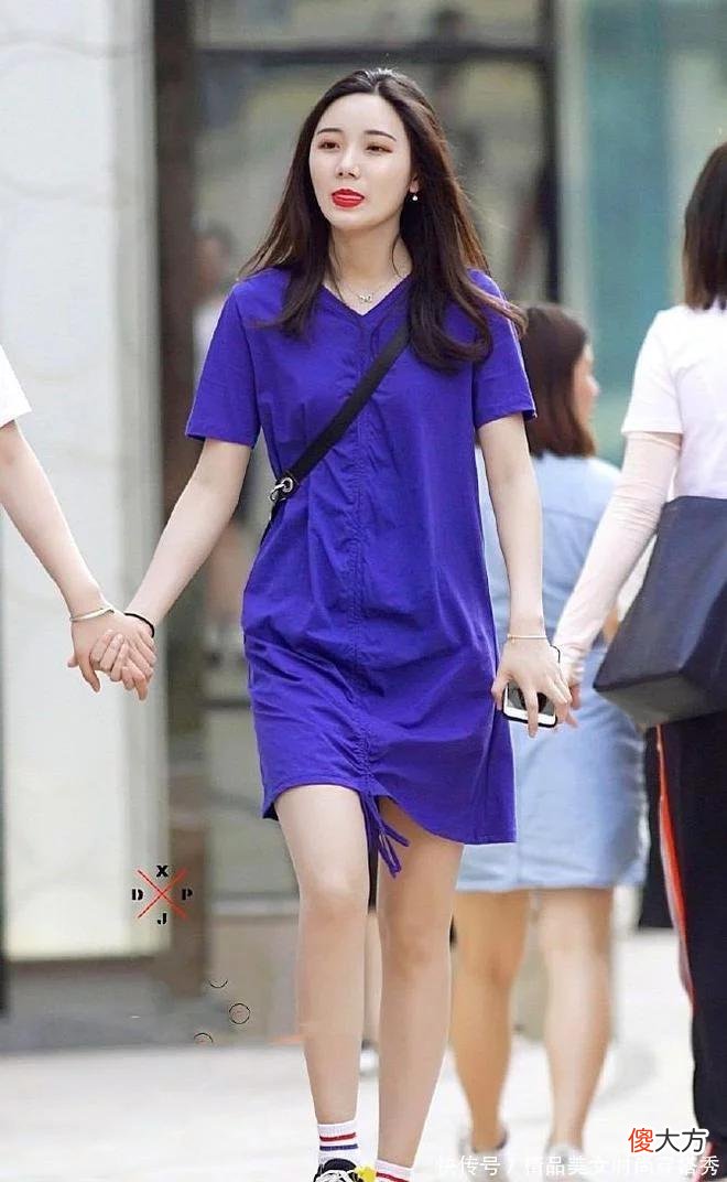 【时尚一点】女生身材好，身穿一件红色连衣裙，若是娶了这样的小姐姐就好了！