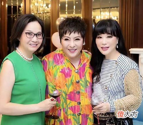 【时尚一点】杨晓娟的“上长下短”搭配技巧，和关之琳同框也不输