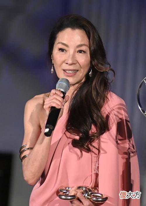 【时尚一点】杨紫琼太适合穿粉色，不仅不幼稚，气质还挺高贵