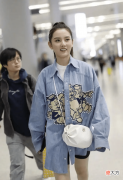 【时尚一点】宋祖儿也太适合港风造型了吧，穿着土掉渣的造型，穿她身上却美