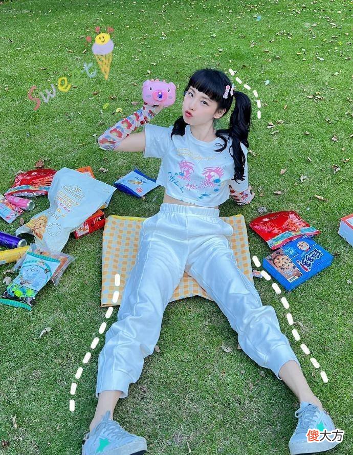 【就爱时尚】嫁入豪门的张嘉倪仍不服老，双马尾配齐刘海，双马尾真抢镜
