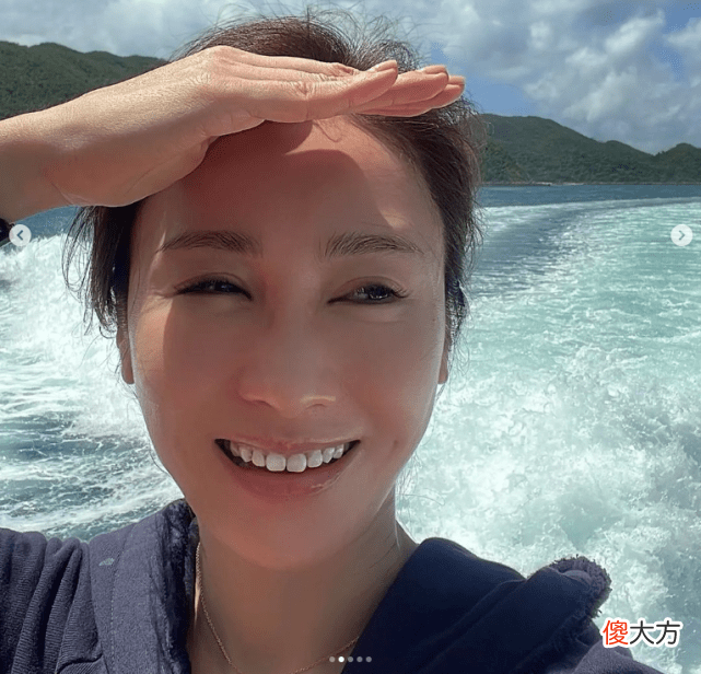 【时尚一点】黎姿晒近照，扎高马尾利落大气范，整体look展现摩登范