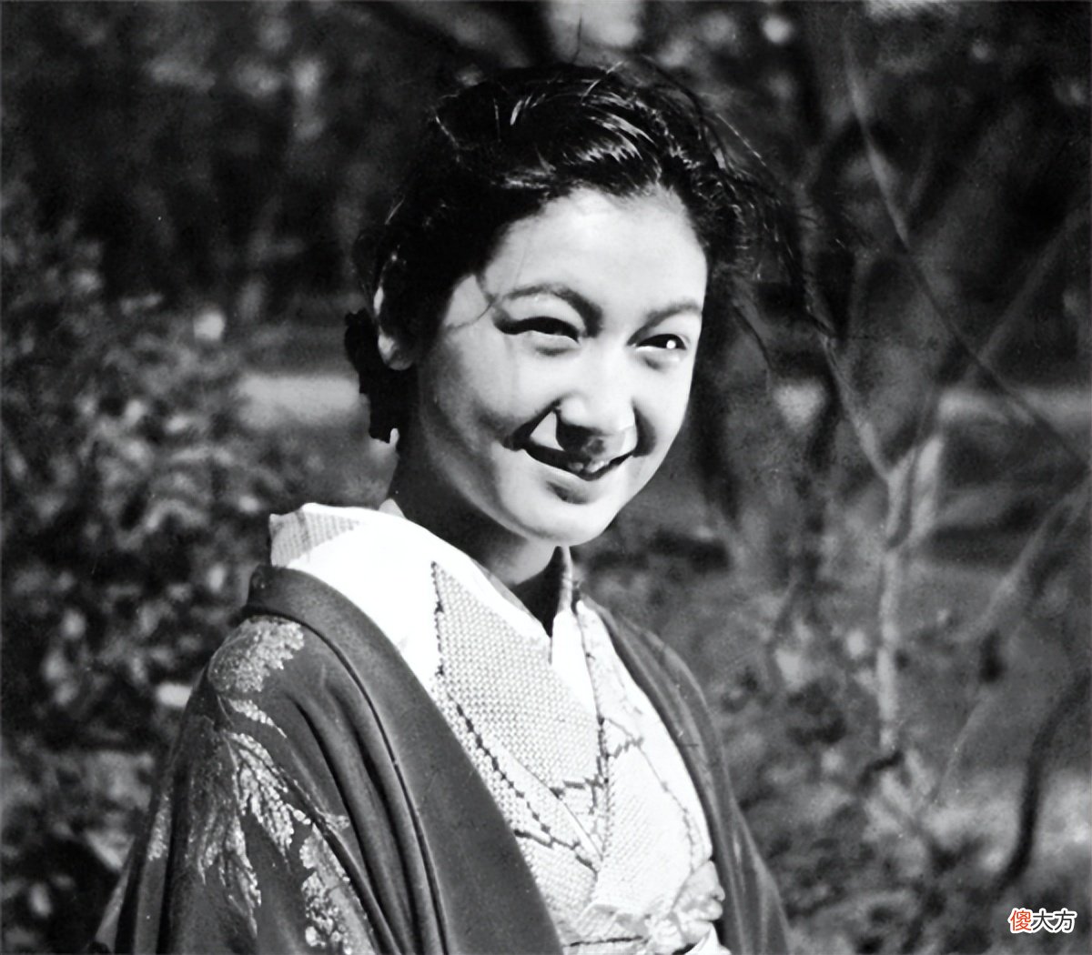【爱历史】案例：女演员原节子，被送给麦克阿瑟当情人，终生未嫁，享年95岁