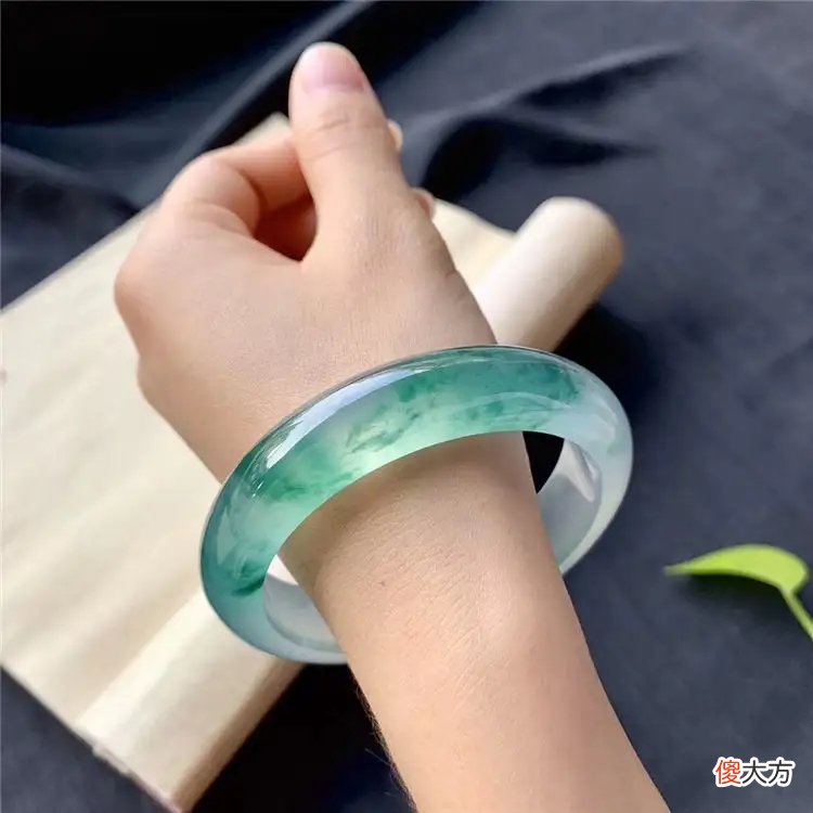【就爱时尚】你买手镯的时候，会不会有这样的想法？