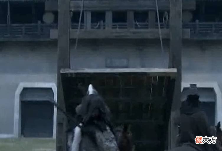 【历史故事】三国武功最高的武将，吕布只能排第二，第一实至名归