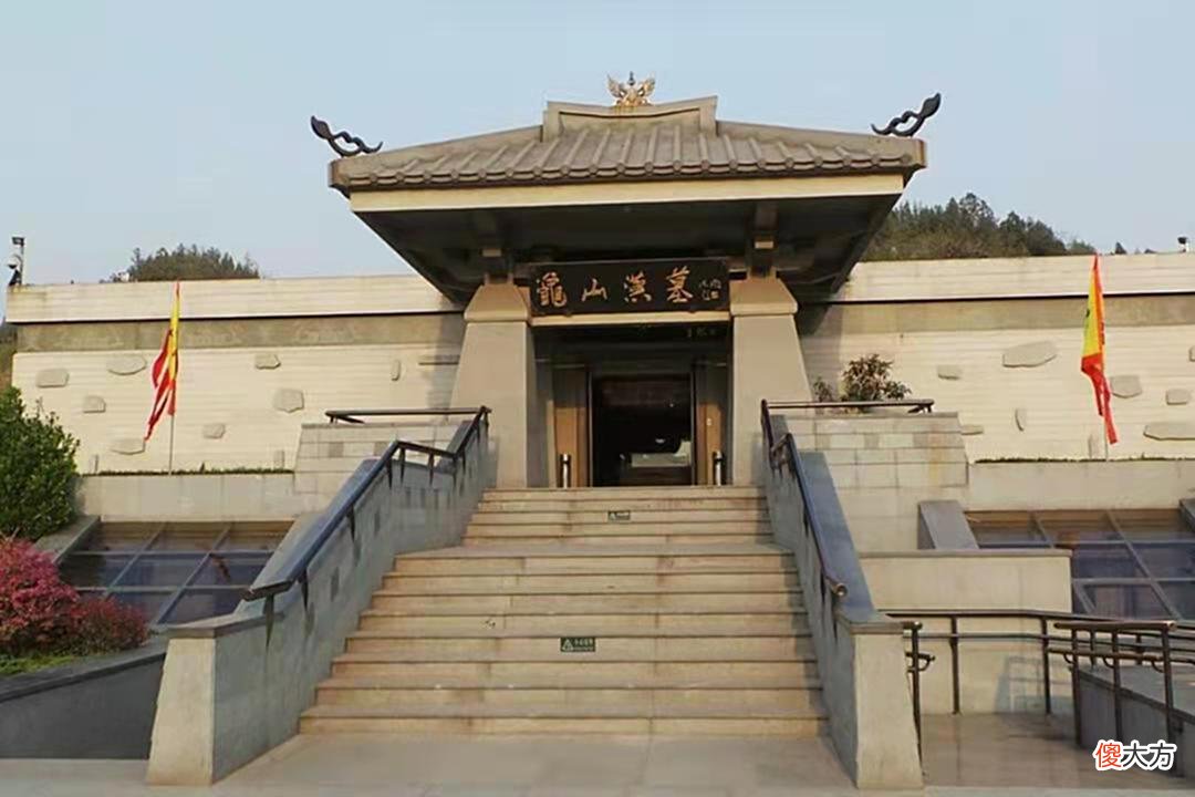 【历史故事】西汉第6代楚王墓被誉为“东方金字塔”，墓里究竟有何不解之谜？