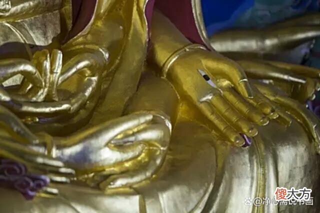 【爱历史】800年前千手观音残破剩30只手,旁边的断指是谁的,难道是盗宝的