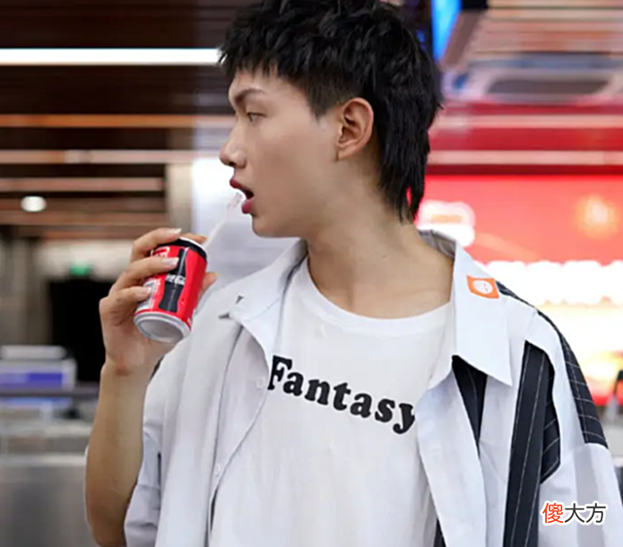 【游戏迷】飞牛又来整活了,在直播间冒充树叶,还管树叶要赞助费