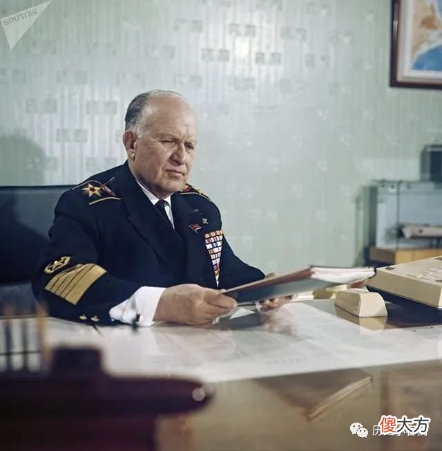【爱历史】苏联红场事件：西德帮助戈尔巴乔夫扫清军内异己？