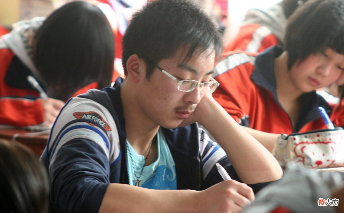 孩子考入重点高中，分享经验：初中三年孩子的问题最多要守住底线