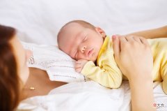 母乳喂养转为奶粉喂养，为什么宝宝会吐？这些方法帮宝宝逐渐适应