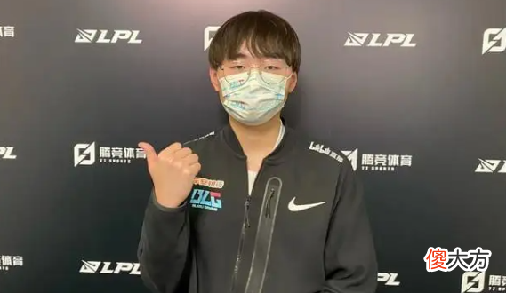 【游戏世界】转会期结束还在拉扯？BLG和RNG互换上单的原因竟是Uzi