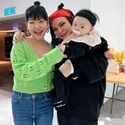【时尚一点】小S离开修图身材也垮了！小姑娘穿短针织衫，却暴露粗腰太难看