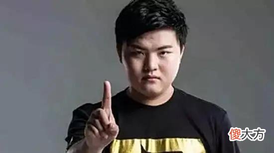 【游戏世界】LOL：Uzi夏季赛无缘首发，直播摆烂玩梦幻，Doinb一句话说出实情