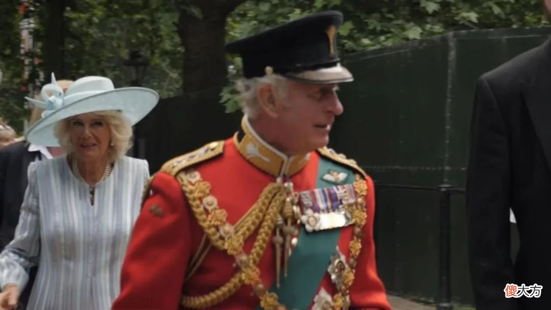 【历史故事】伊丽莎白二世登基70周年白金禧年庆典，英国又阅兵了